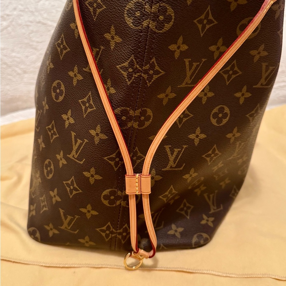 Louis Vuitton Neverfull GM Monogram Tote - Picture 7 of 16
